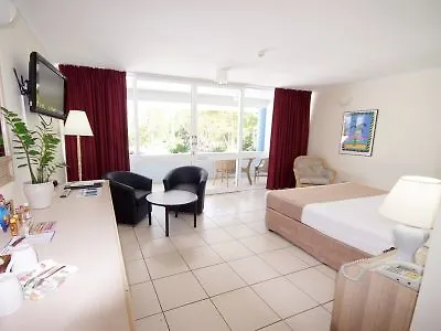 Ocean International Hotel Mackay 4*,